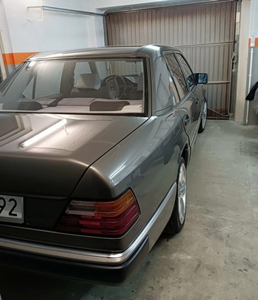 Mercedes-Benz W124 (1984-1993) cena 19500 przebieg: 281000, rok produkcji 1990 z Suchowola małe 92